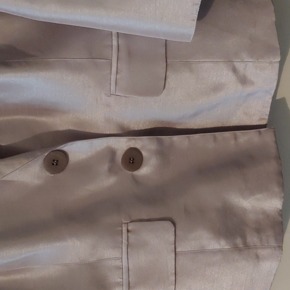 Women's shimmering silver 100%polyester jacket never worn. 3/4 sleeves - Picture 3 of 4